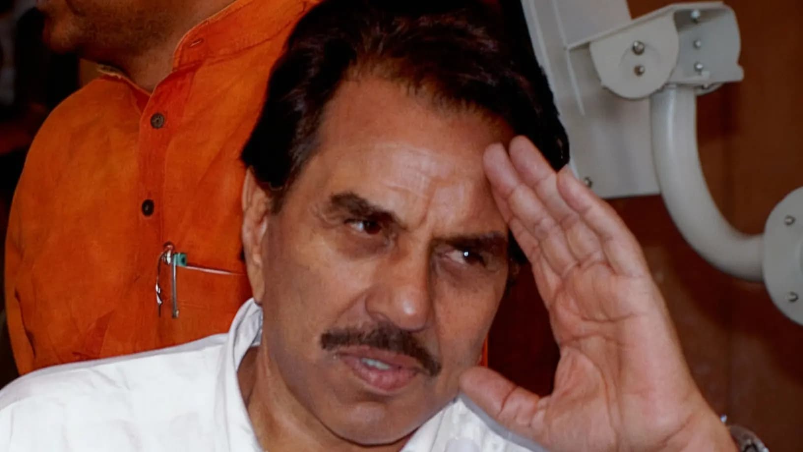 2025 में अंतिम परदे: हिंदी सिनेमा ने प्रतिष्ठित फिल्मी हस्तियों को विदाई दी।